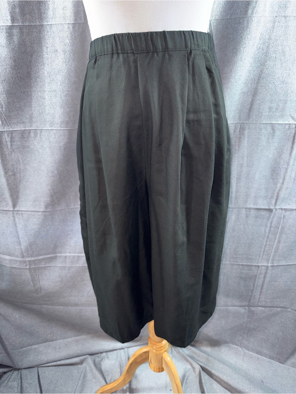 3096-Blair Black Women's Bermuda Shorts with Elastic Waist